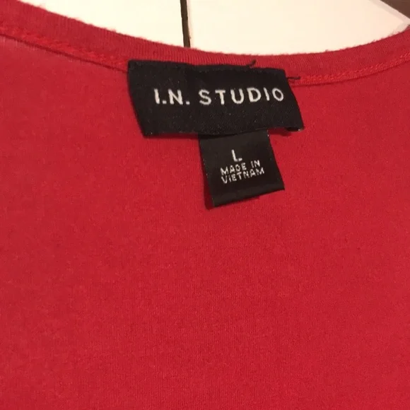 I.N. Studio Women's Red Scoop Neck Textured Top Blouse Size Large EUC Casual - Picture 2 of 10